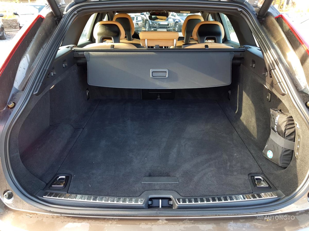 Volvo V90, 2017 - pohled č. 8