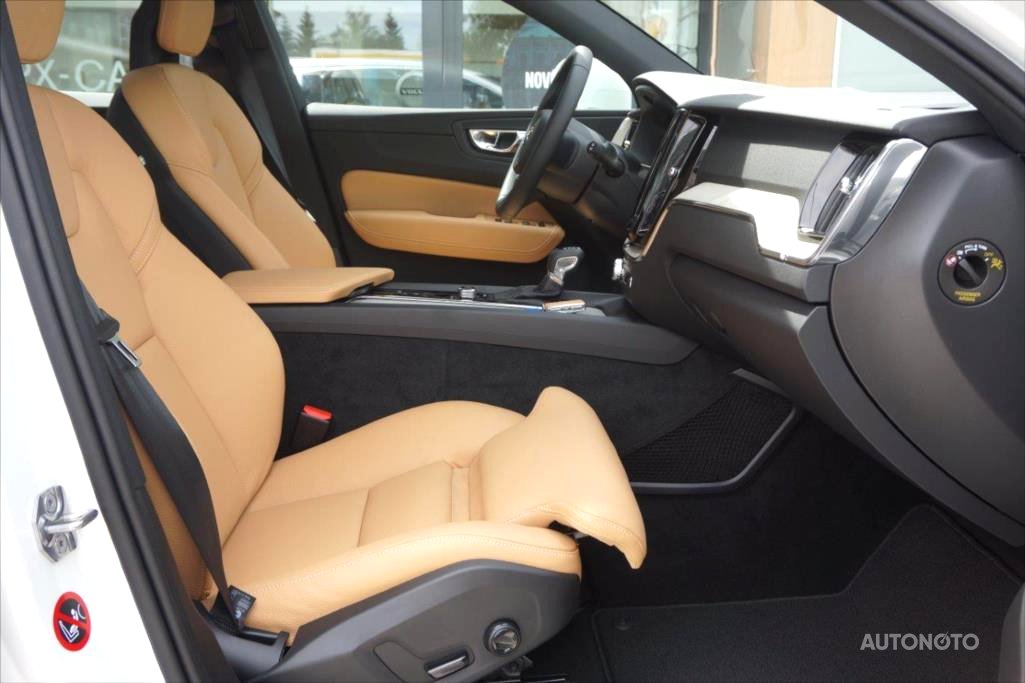 Volvo XC60, 2018 - pohled č. 10