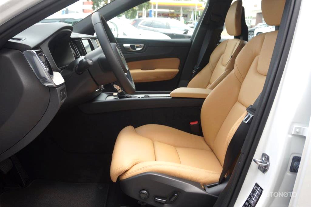 Volvo XC60, 2018 - pohled č. 9