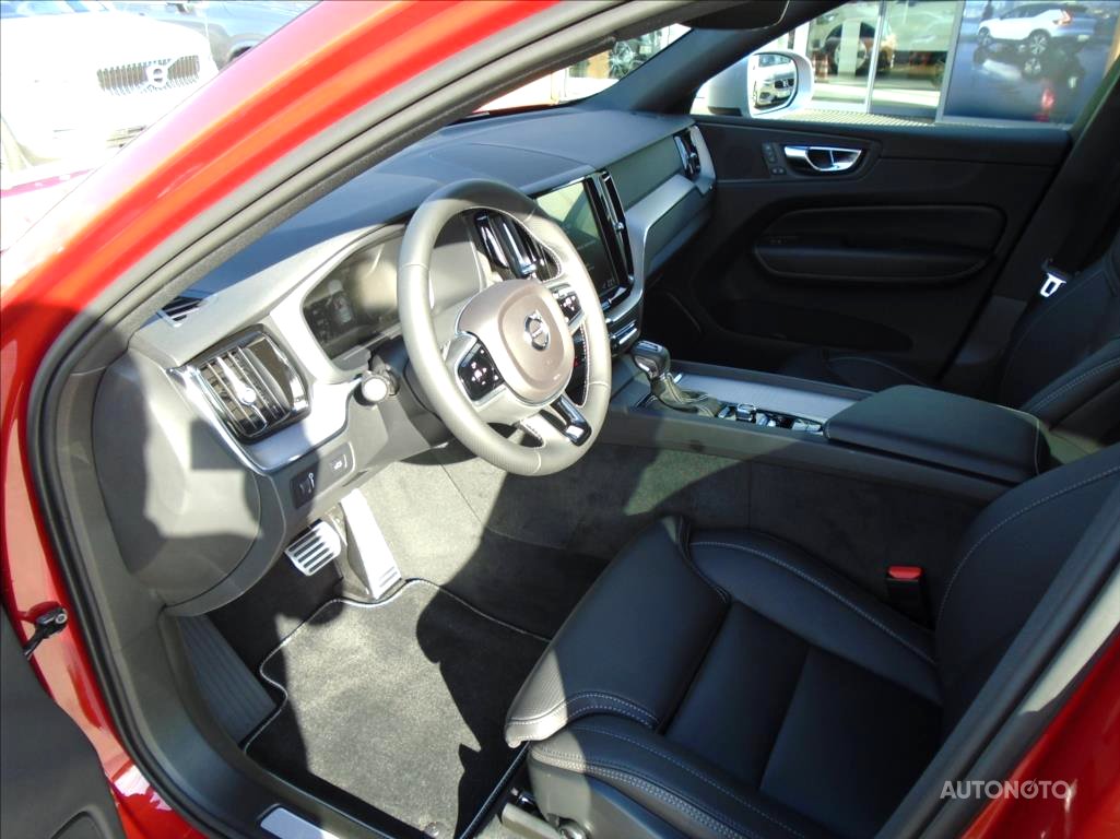 Volvo XC60, 2019 - pohled č. 4