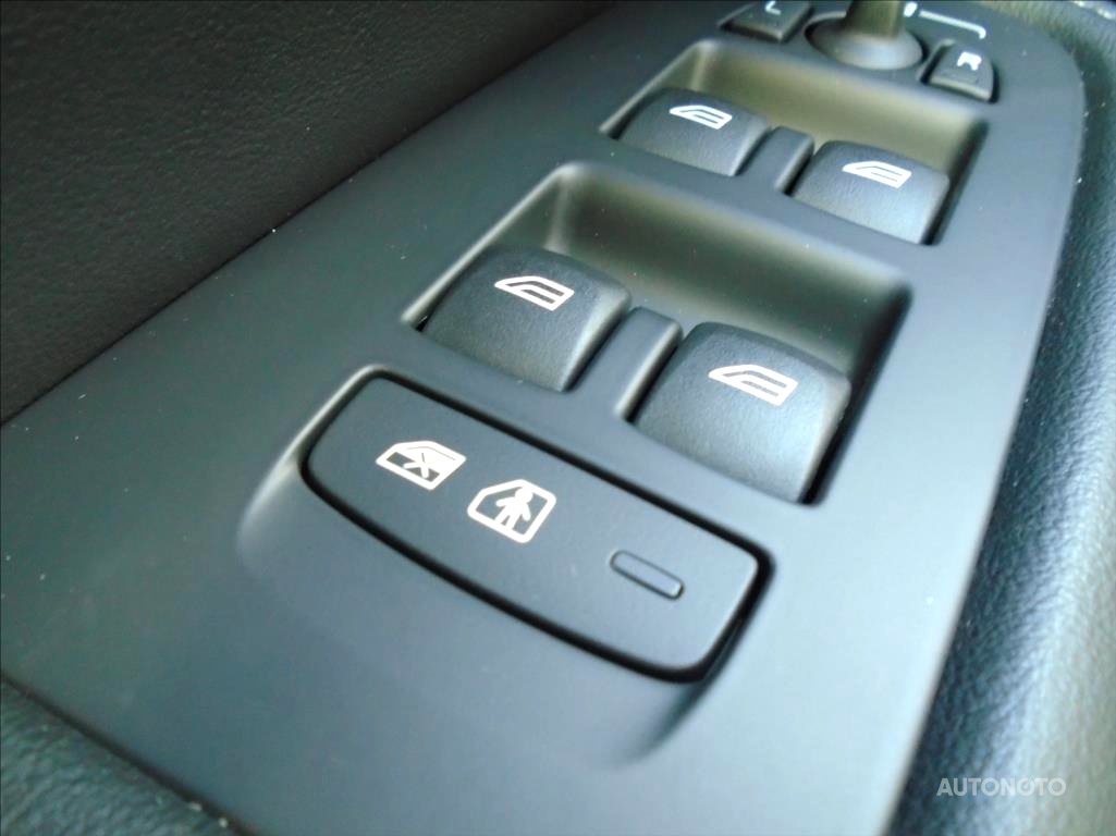 Volvo XC60, 2019 - pohled č. 9