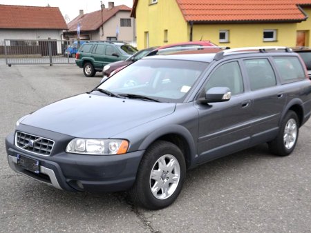 Volvo XC70 2,4D TOP stav a výbava
